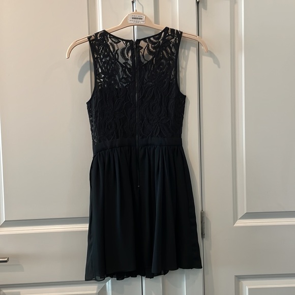 LIKE NEW BCBGeneration Dress Size 2 - Picture 6 of 10
